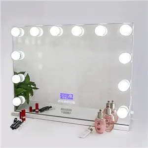 Hollywoodi vannitoa peegel